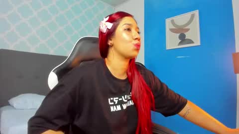 lia_violetta online show from December 15, 7:30 pm