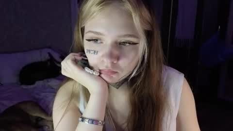 liaaa_li online show from November 17, 4:57 am