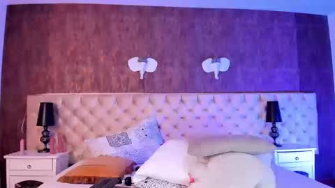 liaa turner  online show from September 26, 1:03 am