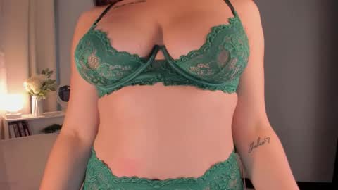 Lia online show from December 22, 3:15 pm