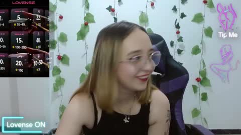 Lia Roberts online show from April 21, 2:51 am