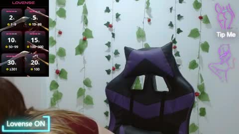 Lia Roberts online show from April 8, 3:19 am