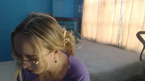 Lia Roberts online show from October 22, 11:59 am