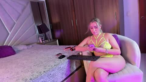 lia online show from October 7, 9:41 pm