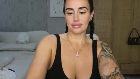 Snapshot of libbyloveheartx chatting on October 6, 7:25 am Libby online show from October 6, 7:25 am