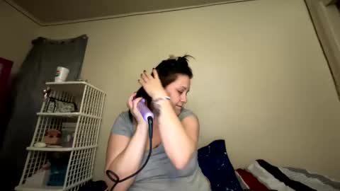 Snapshot of lickmelolliee chatting on December 24, 11:28 am AllieAustyn online show from December 24, 11:28 am