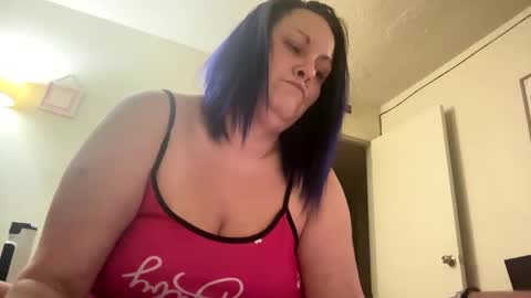 Snapshot of lickmelolliee chatting on January 19, 5:48 am AllieAustyn online show from January 19, 5:48 am