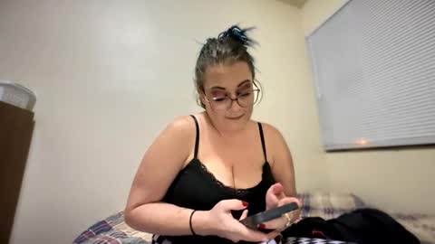 Snapshot of lickmelolliee chatting on December 7, 8:22 am AllieAustyn online show from December 7, 8:22 am
