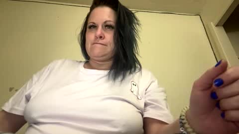 Snapshot of lickmelolliee chatting on January 8, 5:59 am AllieAustyn online show from January 8, 5:59 am