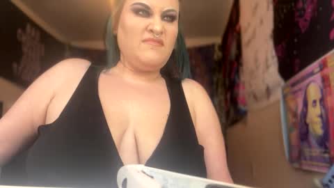 Snapshot of lickmelolliee chatting on December 4, 12:14 pm AllieAustyn online show from December 4, 12:14 pm
