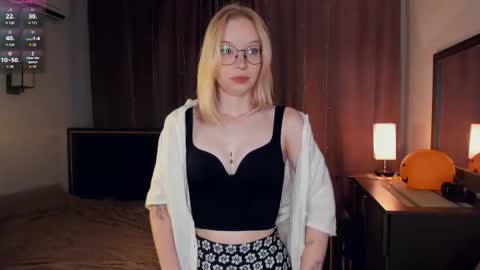 Snapshot of lidiaklemencic chatting on October 22, 7:30 pm Ann online show from October 22, 7:30 pm