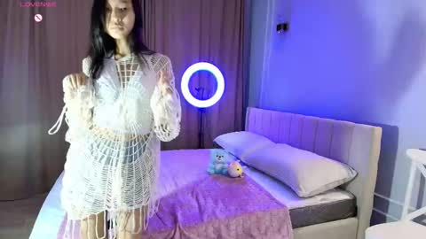 Lihn Pham online show from November 20, 1:50 am