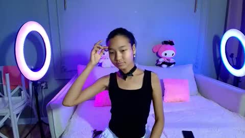 Lihn Pham online show from December 17, 3:44 am