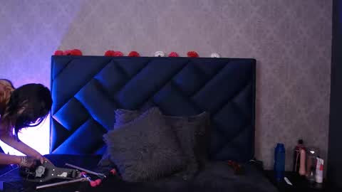 lia  online show from April 23, 7:05 pm