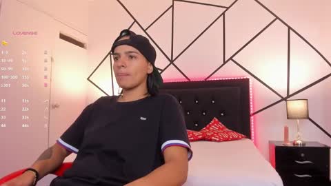 liiam_smith_ online show from January 24, 11:59 am