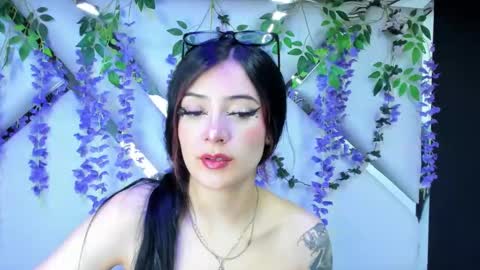 Snapshot of liinzy_rouse chatting on October 22, 3:06 pm Brittany online show from October 22, 3:06 pm