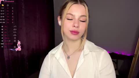 Snapshot of lil_elisa chatting on October 1, 11:59 am Elisa  online show from October 1, 11:59 am