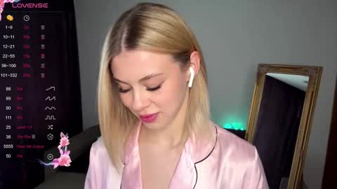 Snapshot of lil_elisa chatting on October 5, 9:58 am Elisa  online show from October 5, 9:58 am