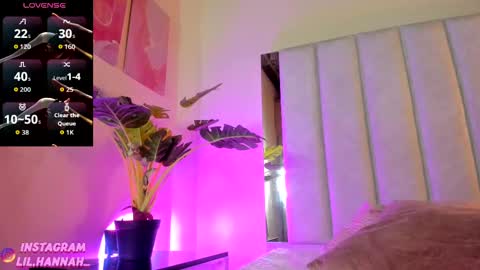 Snapshot of lil_hanna18 chatting on September 29, 8:03 pm Hanna online show from September 29, 8:03 pm