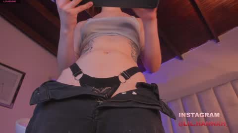 Snapshot of lil_hanna18 chatting on December 3, 11:43 am Hanna online show from December 3, 11:43 am