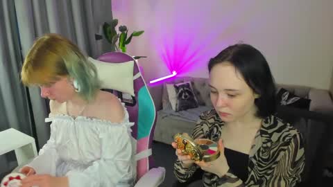 Lili online show from June 7, 2:51 am