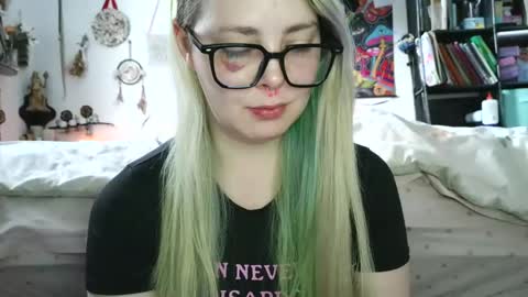 Snapshot of lilemmy1999 chatting on January 21, 5:20 pm emily ryanson online show from January 21, 5:20 pm