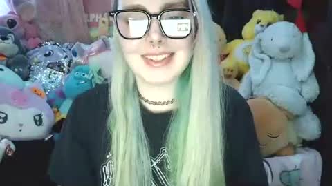 Snapshot of lilemmy1999 chatting on January 1, 9:20 pm emily ryanson online show from January 1, 9:20 pm