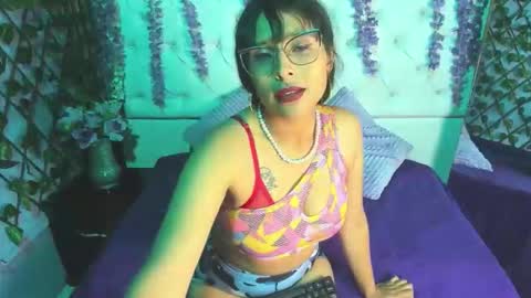 LILI CANDIES online show from December 22, 8:01 pm