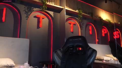 Lili  online show from February 14, 1:46 pm