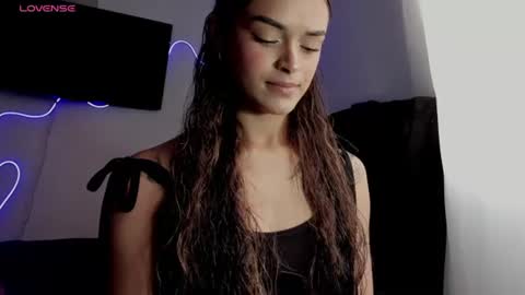 lili_evanss online show from June 15, 7:36 pm
