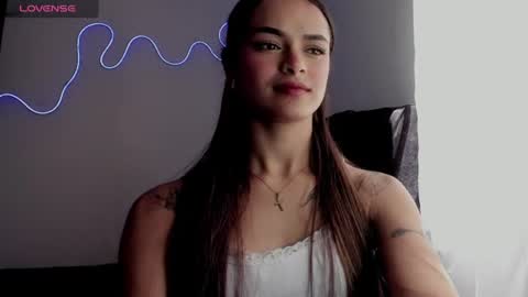lili_evanss online show from June 23, 4:05 pm