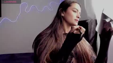 lili_evanss online show from June 20, 3:37 pm