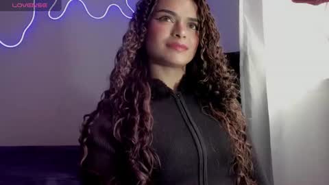 lili_evanss online show from July 22, 5:36 pm