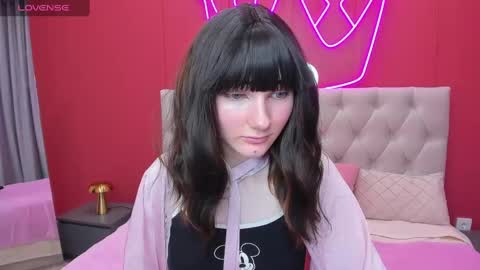 Lilli  follow me kiss online show from February 20, 9:00 am