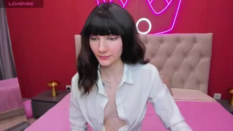 Lilli  follow me kiss online show from February 21, 8:50 am