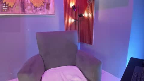 holis soy lily chang no olvides el pulgar arriba es muy importante para mi 3 independent model online show from October 28, 7:52 pm