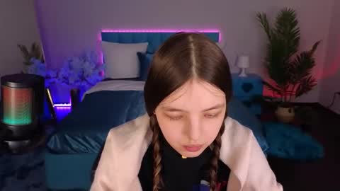 Lili Bakery online show from February 20, 6:19 am