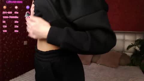 Lilie online show from February 8, 2:27 pm