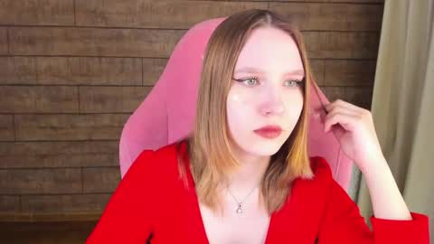 LiliLinn online show from June 5, 7:03 am