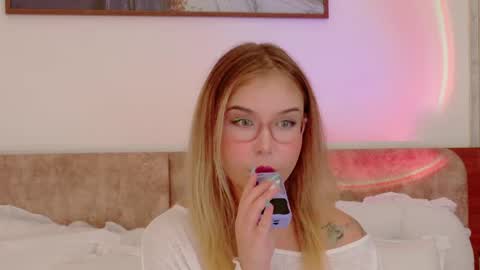 Lilith Bonheur online show from December 22, 6:00 pm