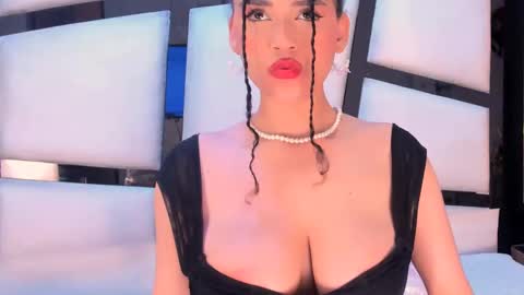    online show from October 5, 6:35 pm