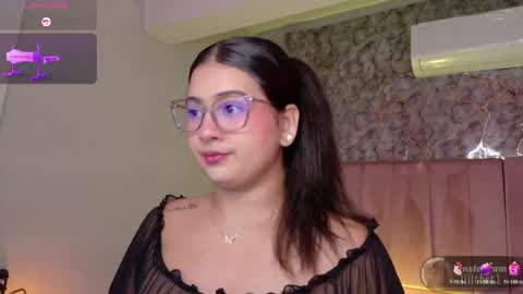 lilithcb_ online show from June 1, 8:43 pm