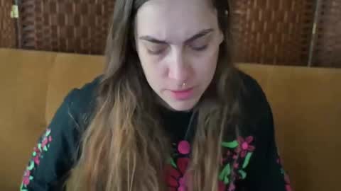 L online show from March 21, 10:48 pm