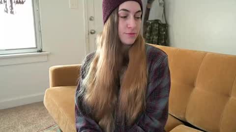 L online show from November 24, 4:42 pm