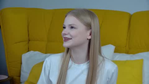 lilitrosen online show from November 25, 5:48 pm