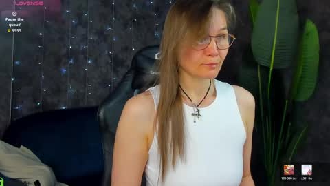 lillian_white1 online show from June 2, 12:55 am