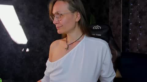 lillian_white1 online show from June 14, 1:03 am