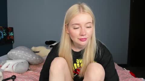 lillie_berry online show from June 2, 4:24 am