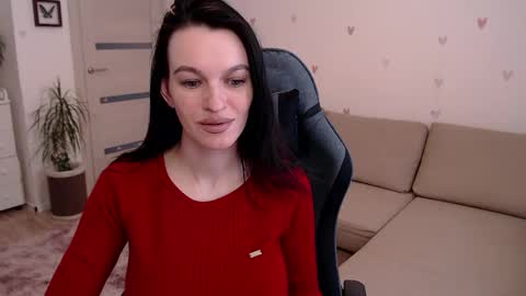 lilliyves online show from April 15, 10:27 am