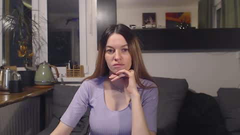 lilliyves online show from January 5, 11:55 pm